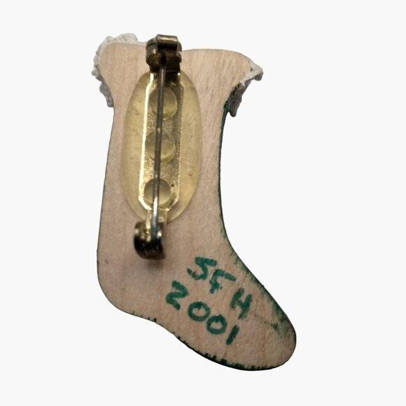 Green Wooden Holiday Stocking Brooch Pin Rustic Vintage Hand Painted Signed 2001 - Picture 3 of 4
